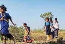 दहेगाव खुर्दच्या विद्यार्थ्यांची शिक्षणासाठी रोज चार किलोमीटर पायपीट; एसटी सेवा सुरू करण्याची मागणी
